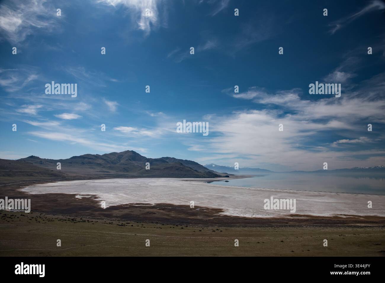 Vue vers le sud depuis le parc national d'Antelope Island, au grand lac salé en voie de disparition. Le lac est presque à son niveau le plus bas de l'histoire. Banque D'Images