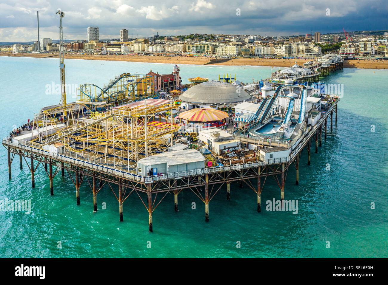 Royaume-Uni, comté de Sussex, Brighton, le front de mer et Brighton Palace Pier (casino, foire funéraire) (vue aérienne) Banque D'Images