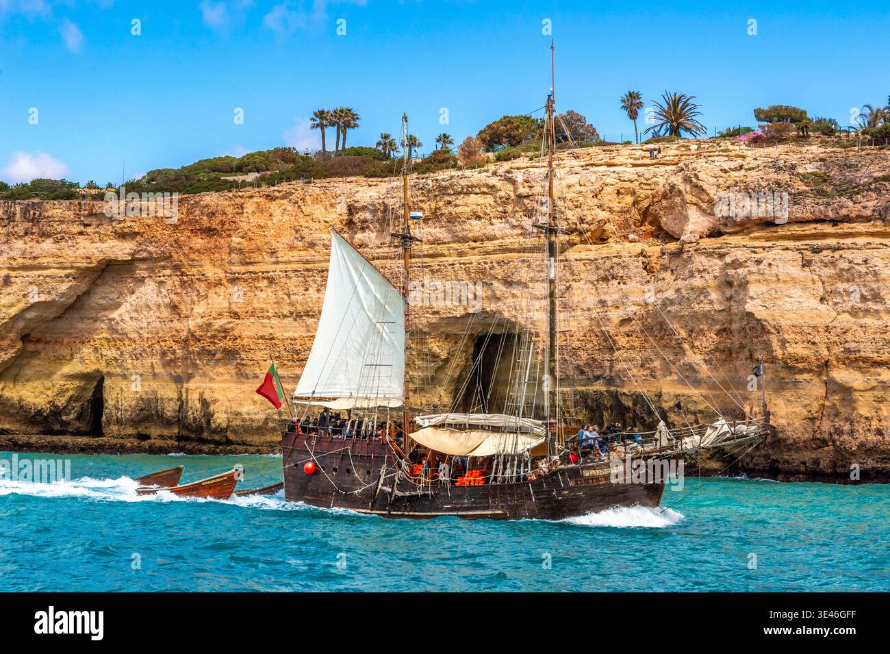 Portugal, région de l'Algarve, District de Faro, excursion en bateau à la découverte de la côte de Ferragudo Banque D'Images