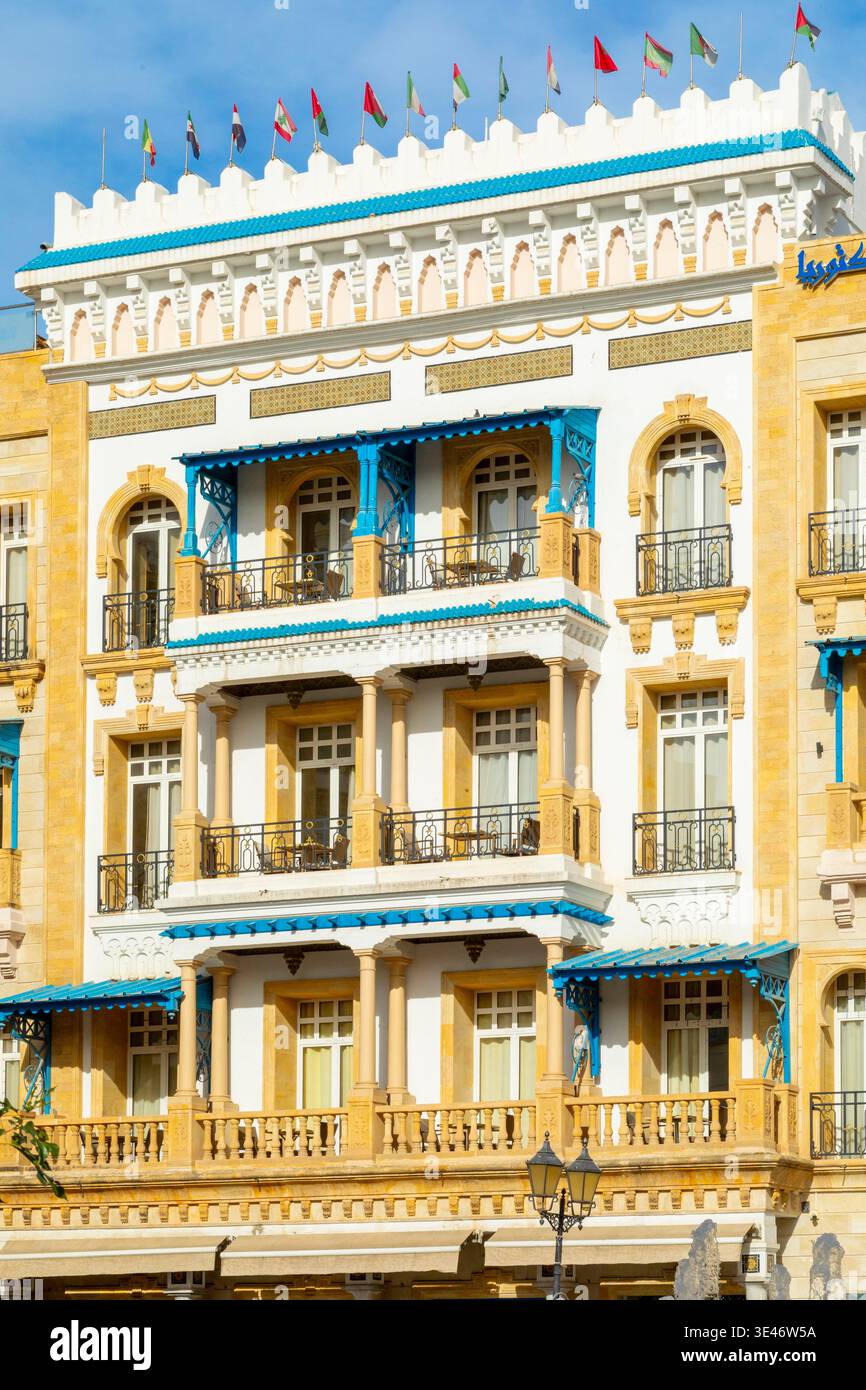 Tunisie, Tunis, place de la victoire, ancien consulat britannique (1914) de style néo-mauresque, aujourd'hui l'hôtel Royal Victoria Banque D'Images