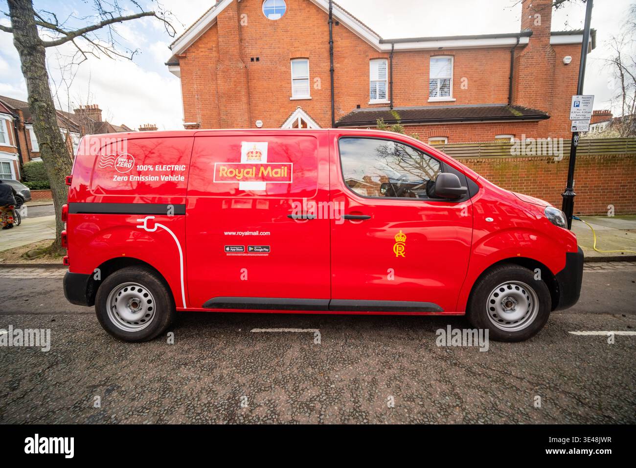 LONDRES - 24 FÉVRIER 2026 : Royal mail 100% électrique livraison zéro émission Van North Kensington Banque D'Images
