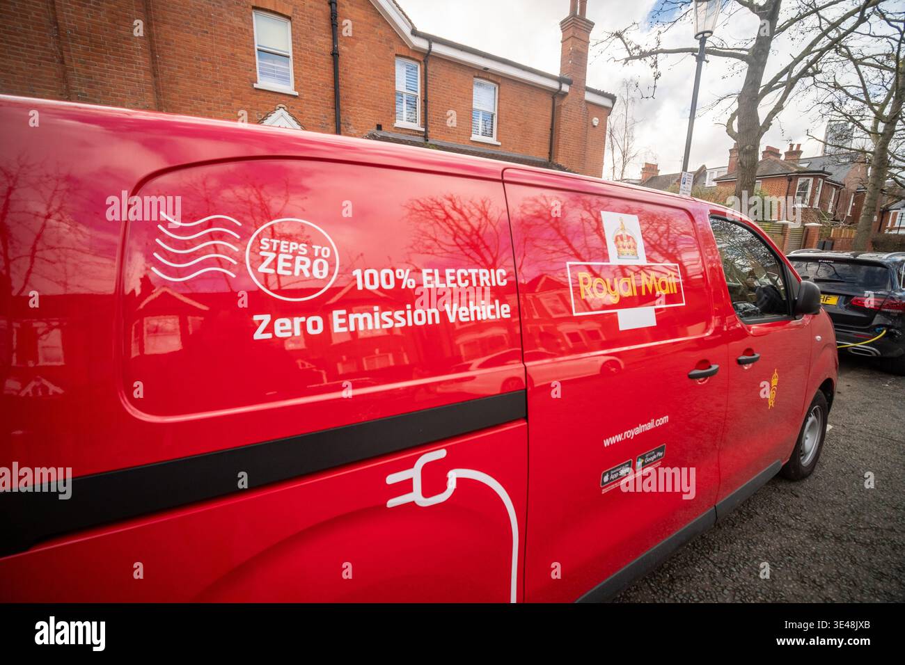 LONDRES - 24 FÉVRIER 2026 : Royal mail 100% électrique livraison zéro émission Van North Kensington Banque D'Images