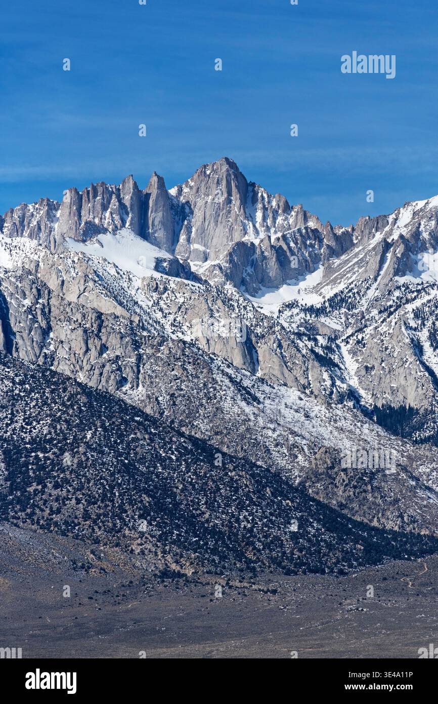 Le mont Whitney, à 14505 pieds, est la plus haute montagne des États-Unis contigus vue depuis les collines de l'Alabama Banque D'Images