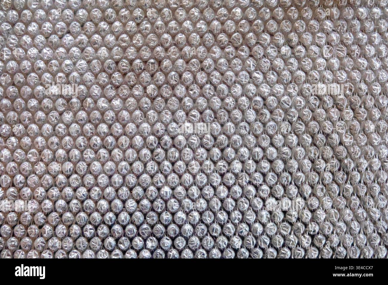 Gros plan de la texture du papier d'aluminium à bulles pour l'arrière-plan et la superposition Banque D'Images