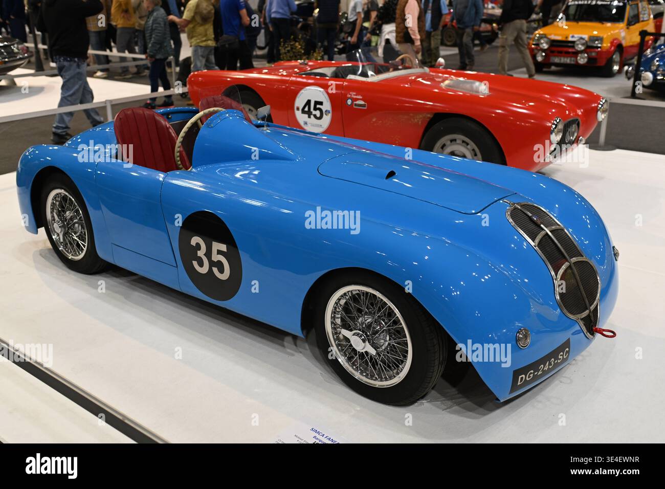 Barquette bleue Simca Fanfani 1949 exposée au salon automobile Motor passion ou au salon automobile Avignon France Banque D'Images