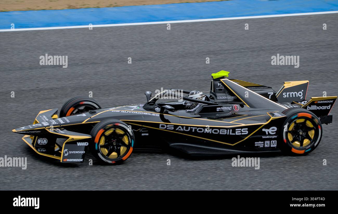 MADRID, ESPAGNE - 21 MARS 2026 : Maximilian Gunther (GER) dans le No. 7 DS E-TENSE FE25 au corner Varzi lors des qualifications pour l'E-Prix de Madrid Banque D'Images