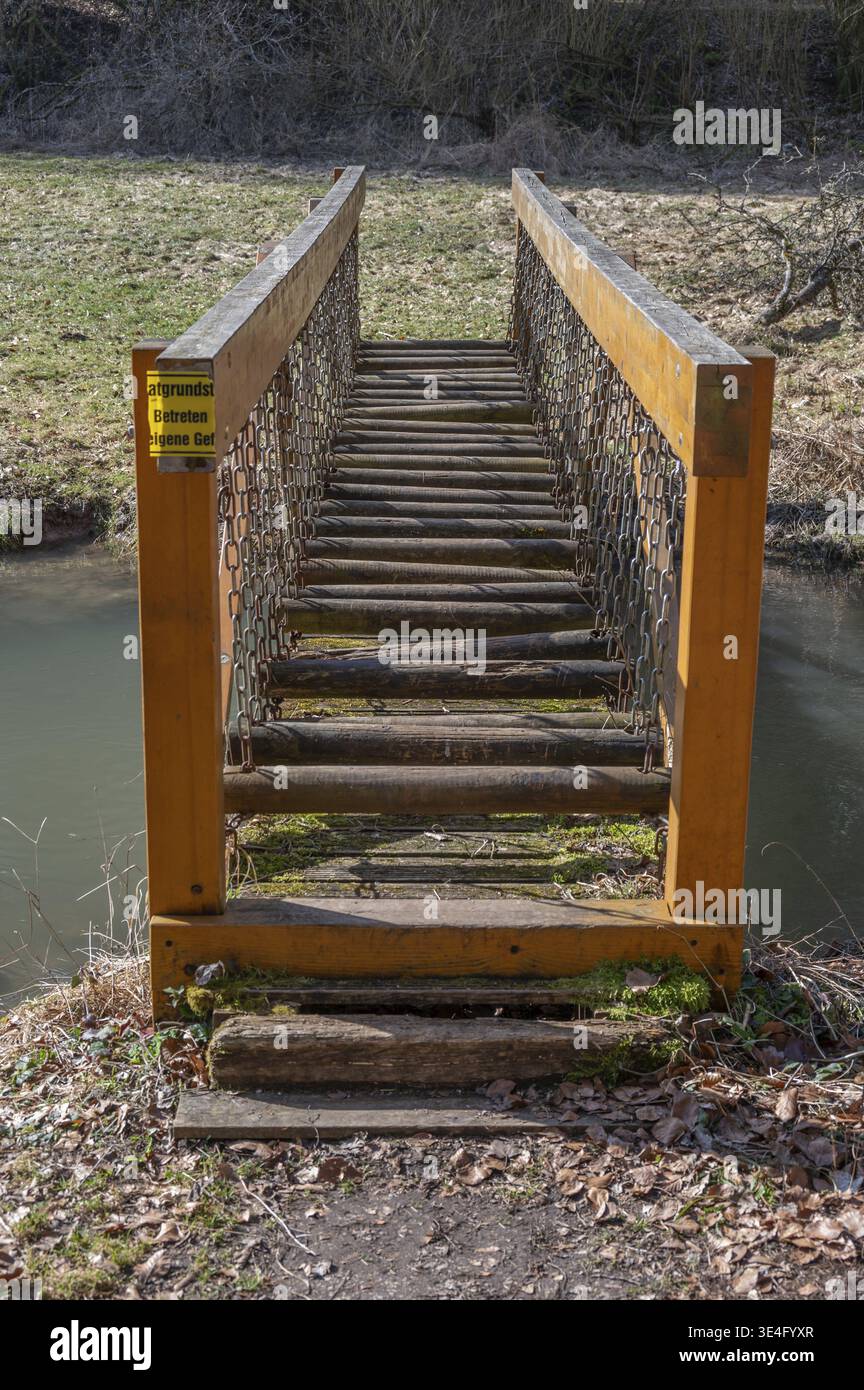 Wackelbruecke ueber der Ausess, Doos, haute-Franconie, Bavière, Allemagne Banque D'Images