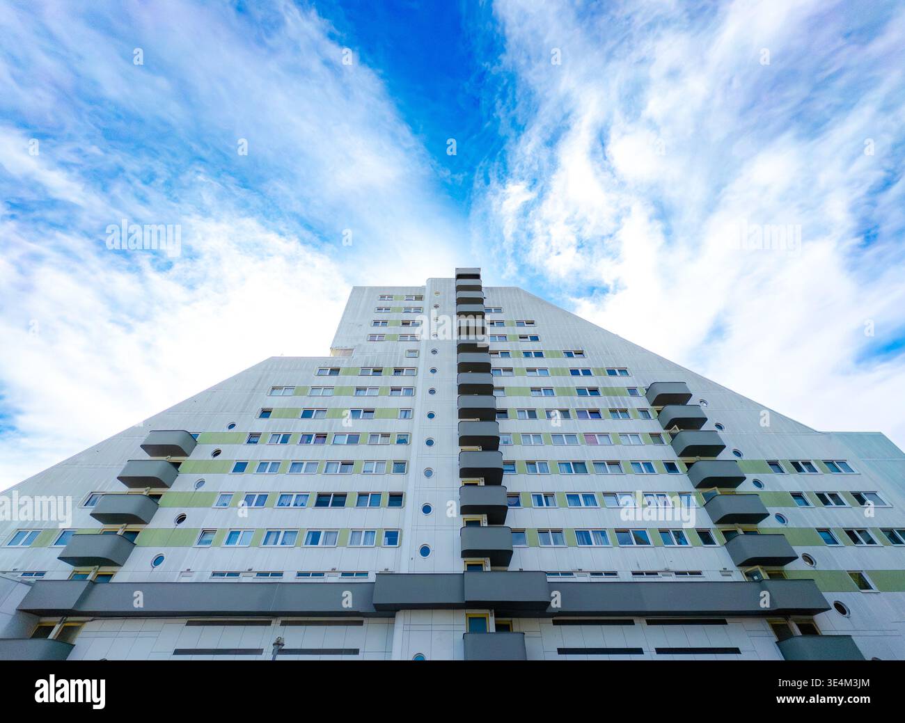 Gratte-ciel primé Terrassenhochhaus par Fridtjof Schliephacke, 1968-72, surnommé 'Sphinx' et 'saut à ski' à Kleiststraße, Berlin, Allemagne Banque D'Images