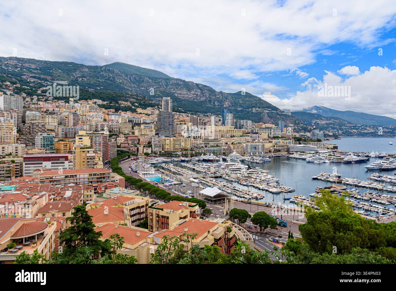 Vue sur le Port Hercule, direction Monte Carlo, Monaco Banque D'Images