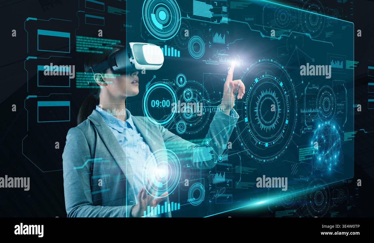 Entrepreneur dans le casque VR appuyant sur le bouton sur le panneau virtuel GUI Banque D'Images
