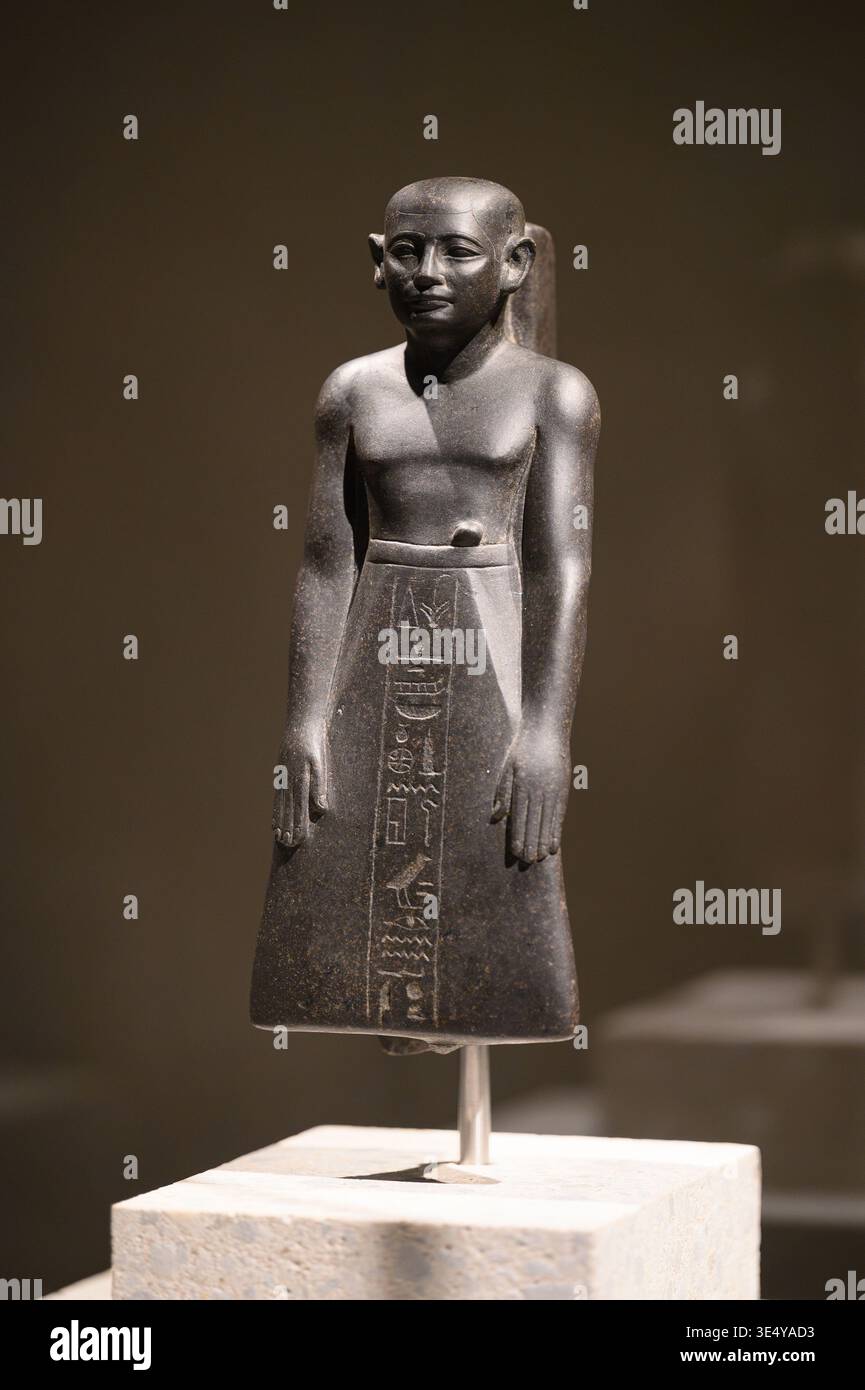 Berlin. Allemagne. Statue de Tetu priant, Musée Neues. Période de l'Empire du milieu, dynastie 12, CA. 1850 av. J.-C. Peut-être d'Héliopolis. Beterstatue des Tetu Banque D'Images