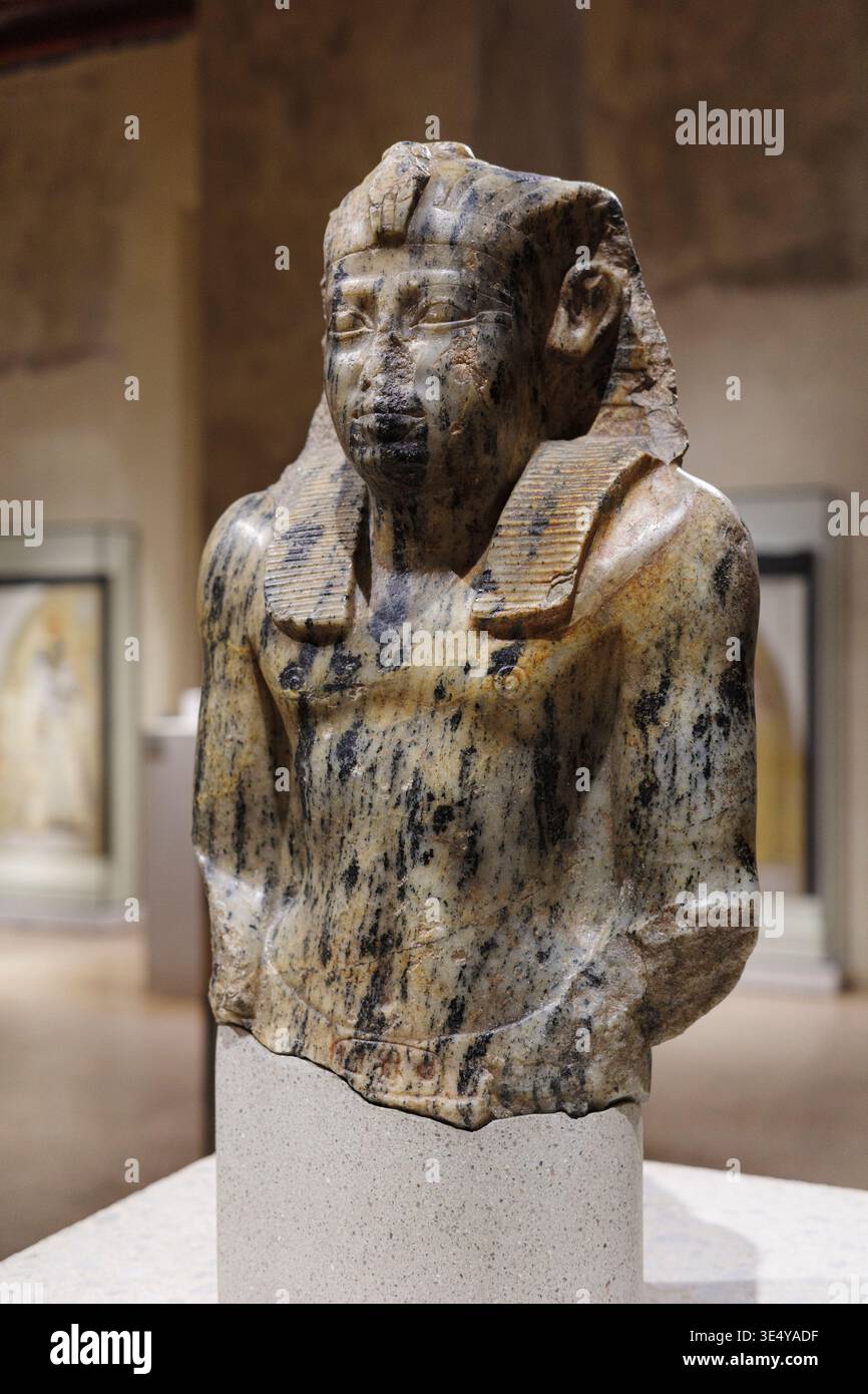 Berlin. Allemagne. Partie supérieure d'une figure agenouillée du roi Senusret I / Sesostris I, période de l'Empire du milieu, dynastie 12, vers 1950 BCE. Musée Neues. OB Banque D'Images