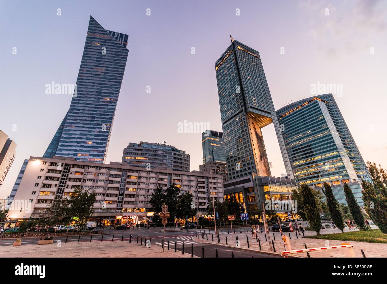VARSOVIE, POLOGNE - 2 AOÛT 2022 : immeubles de grande hauteur à Varsovie, Pologne Banque D'Images