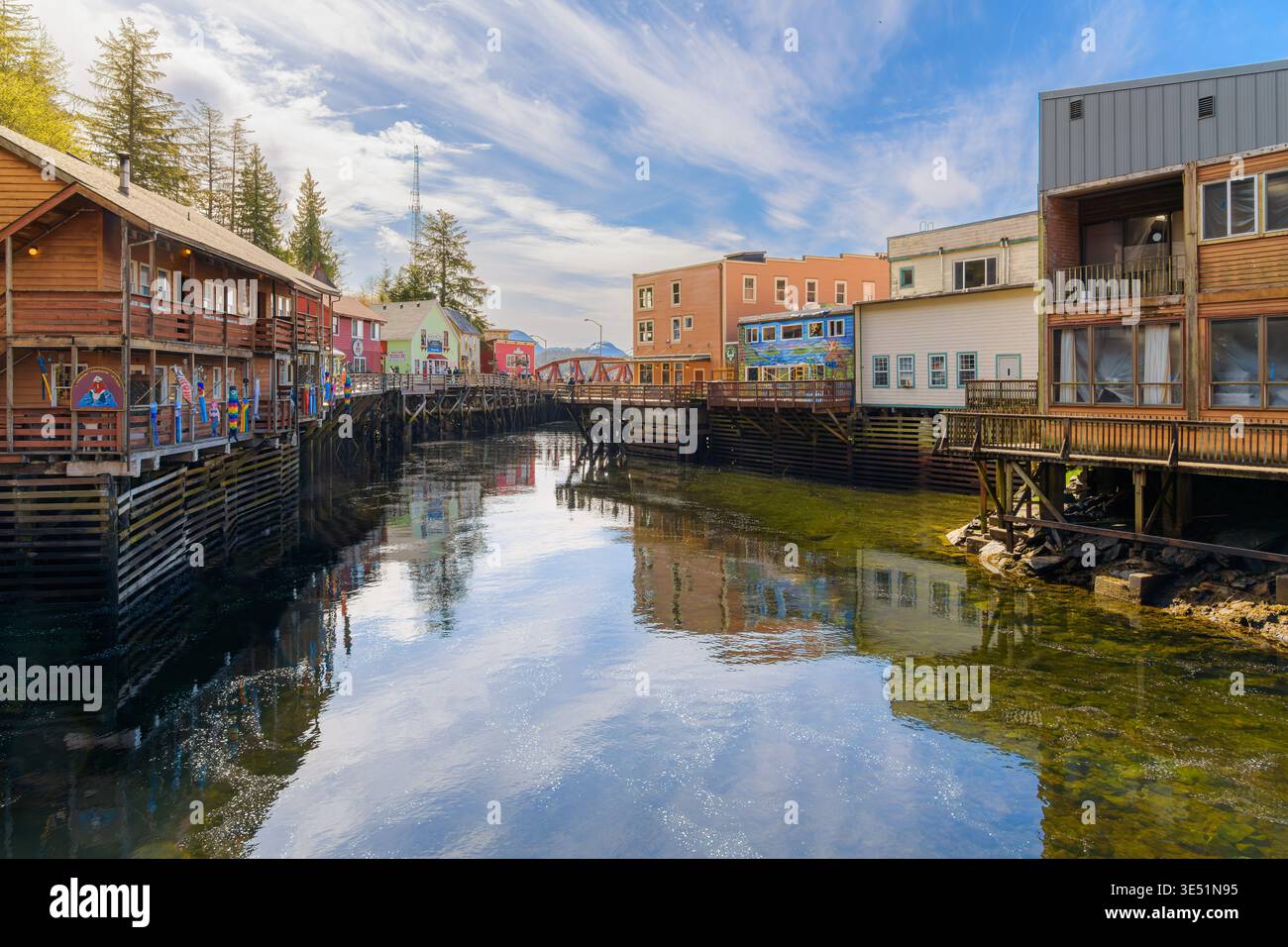 Boutiques le long de la Creek Street, une promenade historique construite sur des pilotis au-dessus de Ketchikan Creek, en Alaska. Banque D'Images
