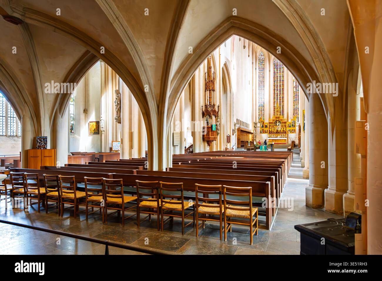 L'intérieur gothique de l'église médiévale de Jacques, ou selon Jakobskirche, dans le village bavarois de Rothenburg ob der Tauber, en Allemagne. Banque D'Images