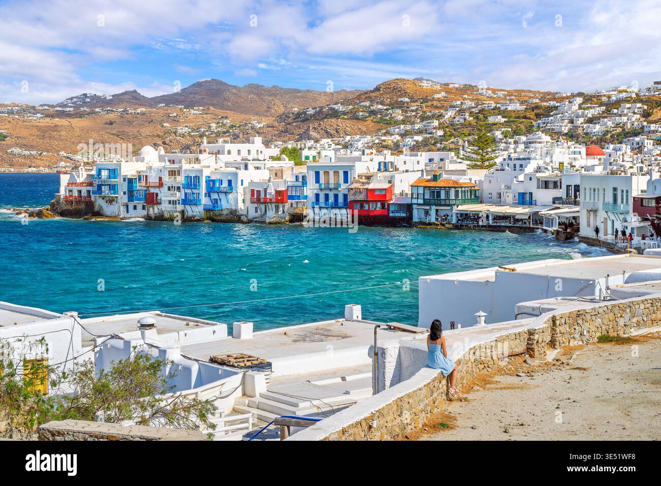 Maisons de pêcheurs colorées construites au bord de la mer dans le quartier de la petite Venise de la ville de Mykonos, ou Chora, sur l'île de Mykonos, en Grèce. Banque D'Images