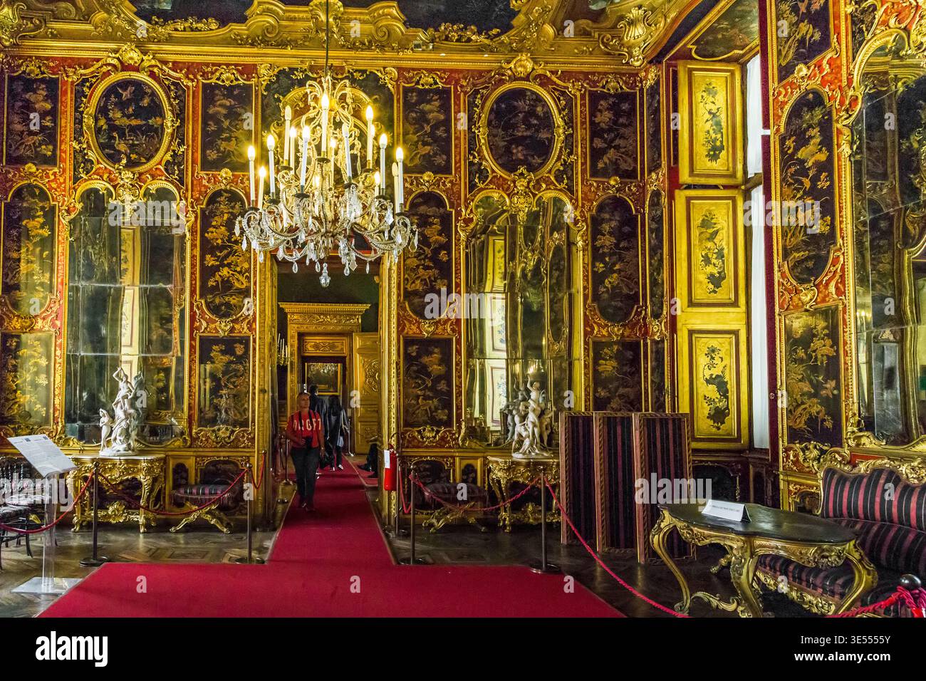 TURIN, ITALIE - 16 MAI 2018 : il s'agit d'une suite de salles du Palais Royal. Banque D'Images