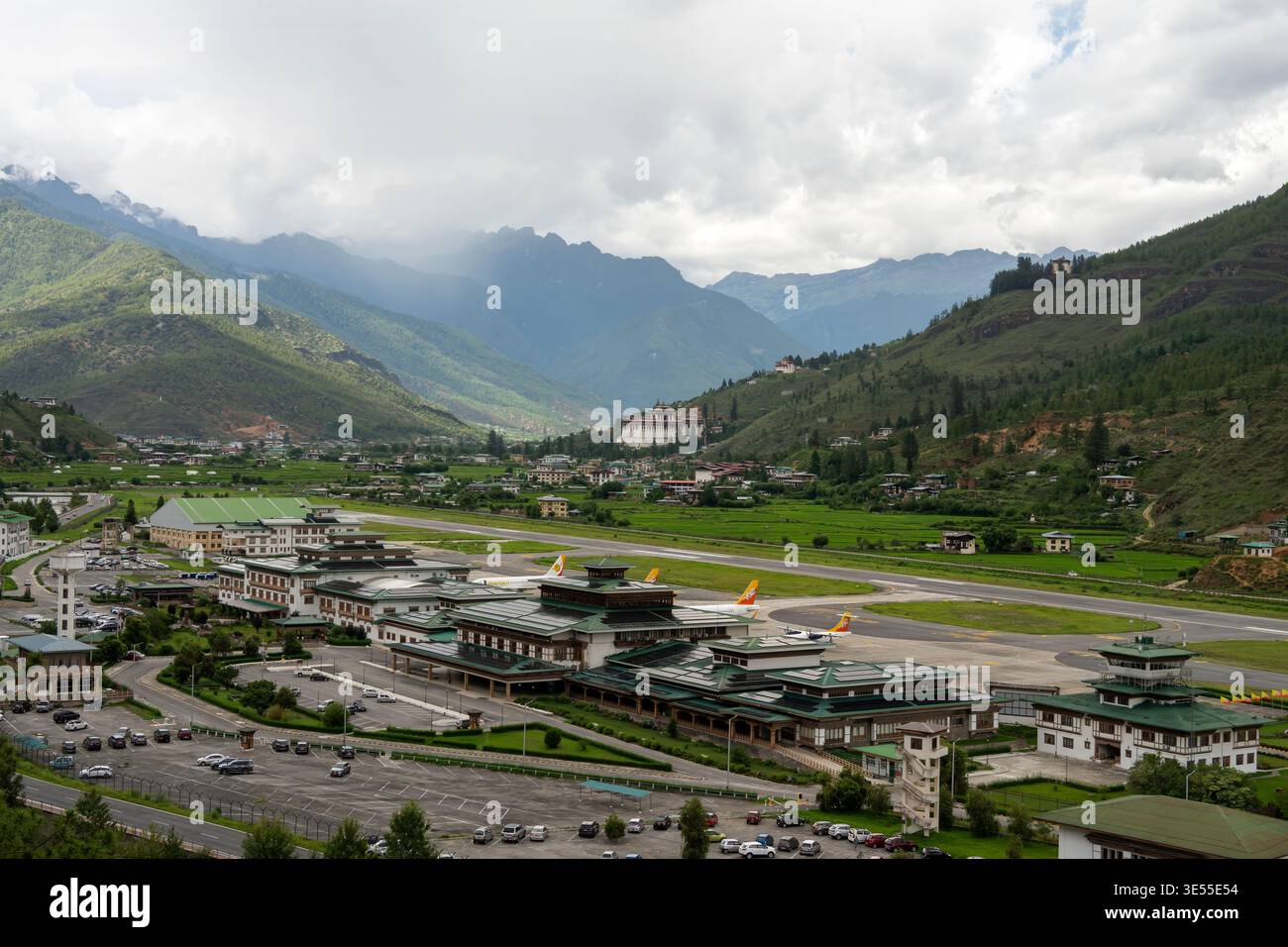 Paro Bhoutan 6 juillet 2025, vue sur le complexe de l'aéroport Banque D'Images
