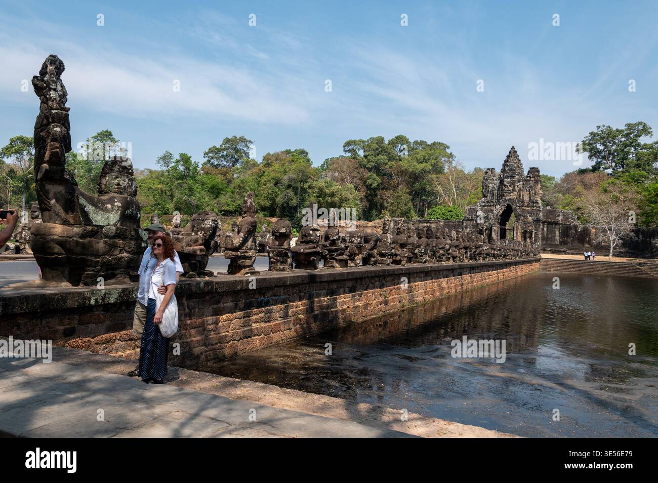 La fin du XIIe siècle Angkor Thom South Gate appelé localement comme, Tonle Om Gate. A été construit par le roi Jayavarman VII dans l'Angkor Banque D'Images