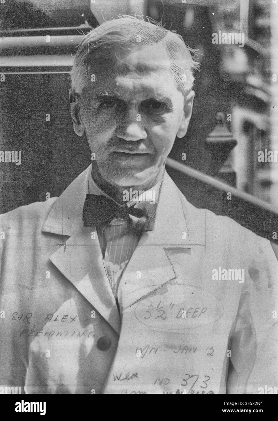 Sir Alexander Fleming de la pénicilline. 01 octobre 1944. (Photo de Sports & General Press Agency Limited). Banque D'Images