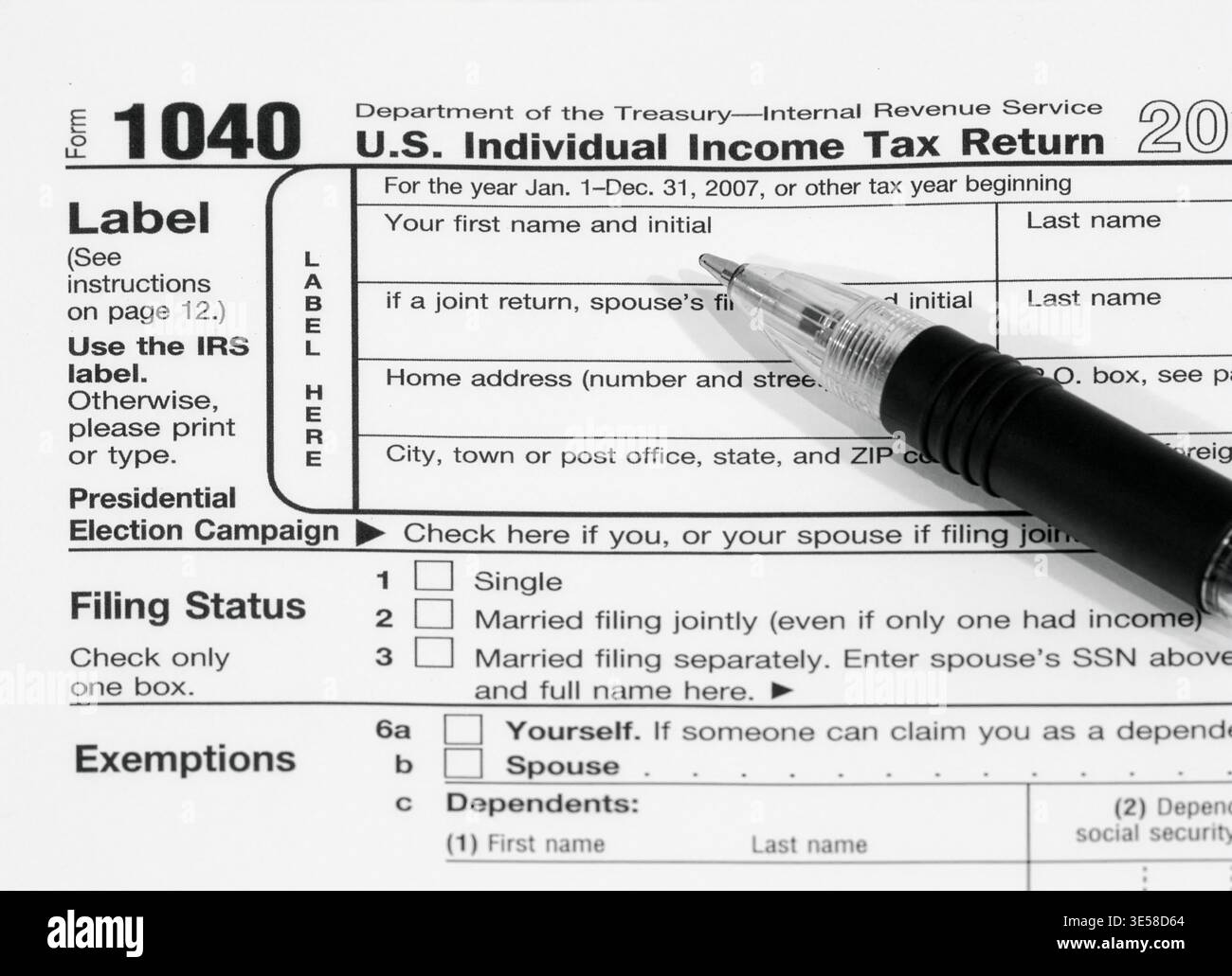IRS Tax Form 1040 avec Pen Closeup U.S. Income Tax Reporting concept Banque D'Images