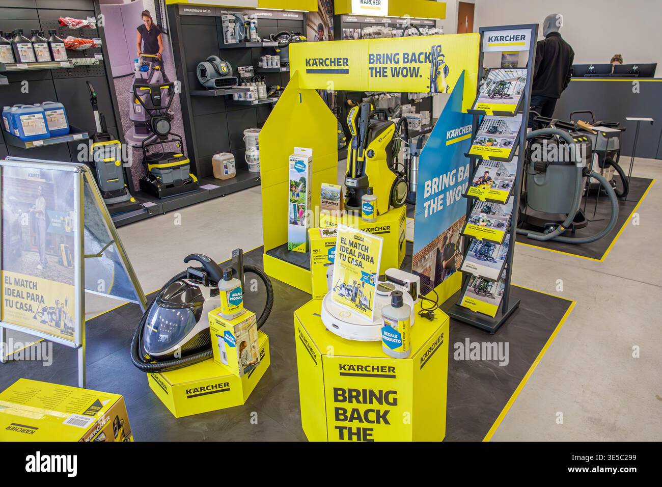 Malaga Espagne, Andalousie, magasin de salle d'exposition Karcher, marque allemande d'équipement de nettoyage, affichage de produit ramènent le slogan wow nettoyeur à pression aspirateur Banque D'Images