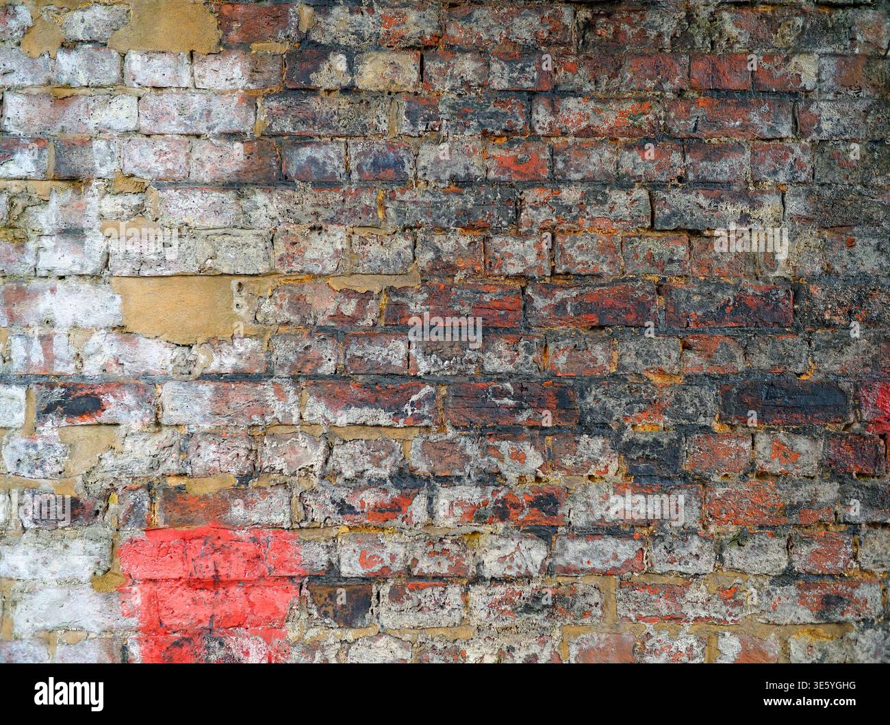 mur de briques fortement altérées Banque D'Images