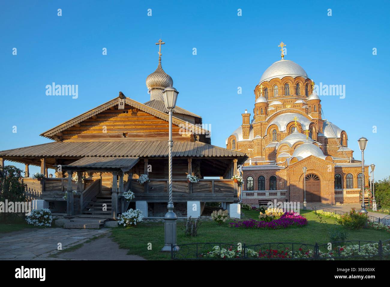 Église de la Trinité et Cathédrale de l'icône de la mère de Dieu 'joie à tous ceux qui pleurent' dans le monastère Jean-Baptiste, Sviyazhsk. Tatarstan, Russie Banque D'Images