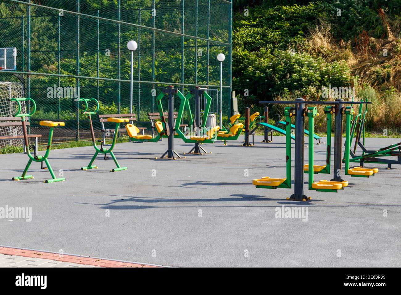 Équipement d'entraînement en salle de gym ou équipement d'exercice dans un parc Banque D'Images