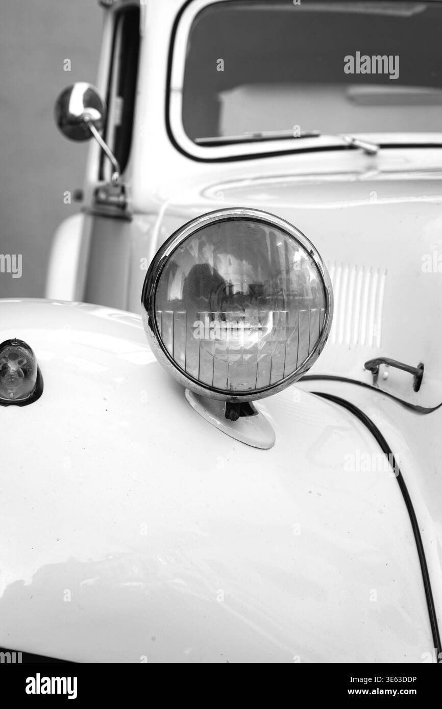 Détail d'une voiture de valeur de collection vintage à montré dans une foire italienne d'exposition. Banque D'Images