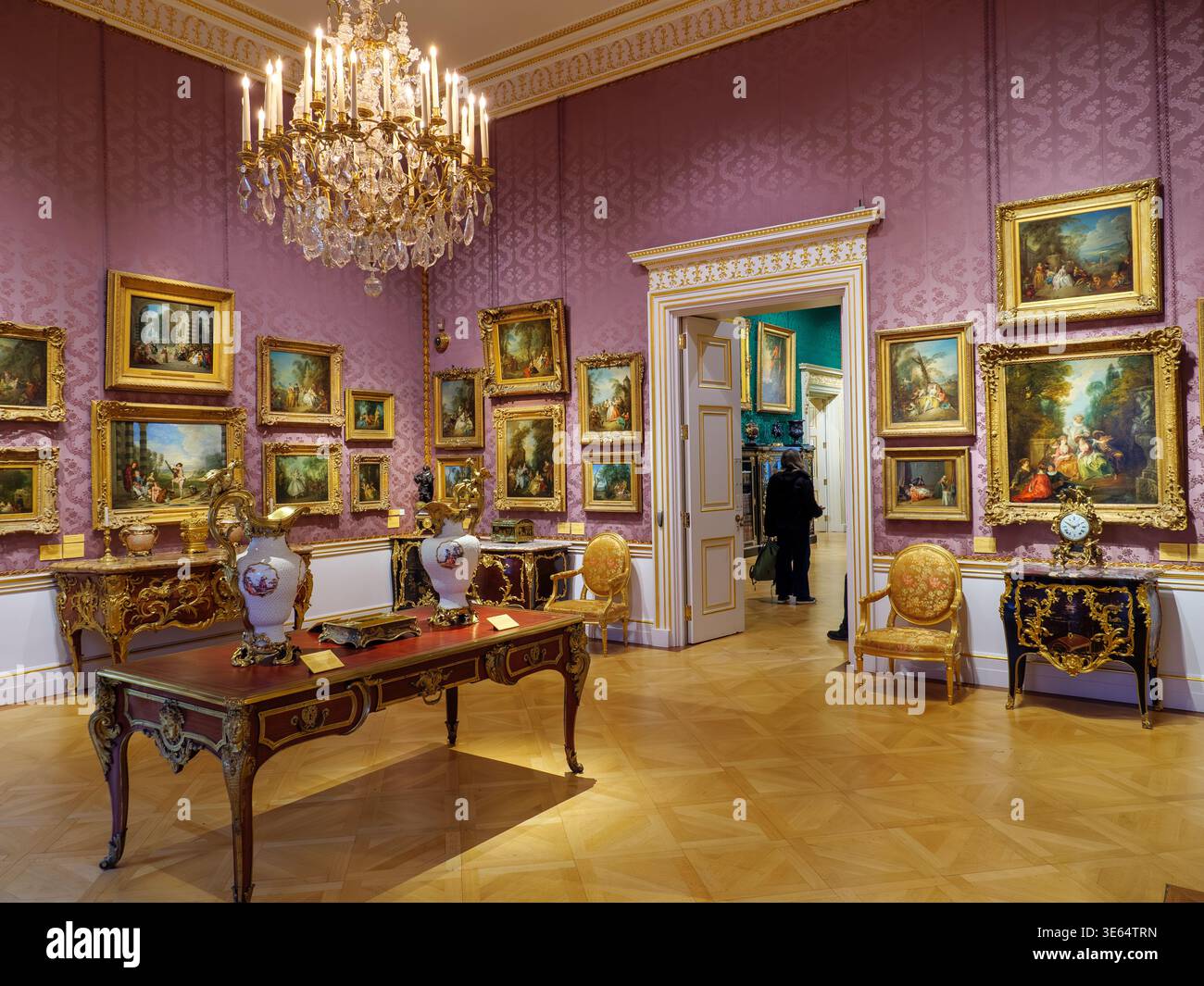 Beaux-arts et meubles anciens exposés à l'intérieur du musée Wallace Collection, Londres, Royaume-Uni Banque D'Images