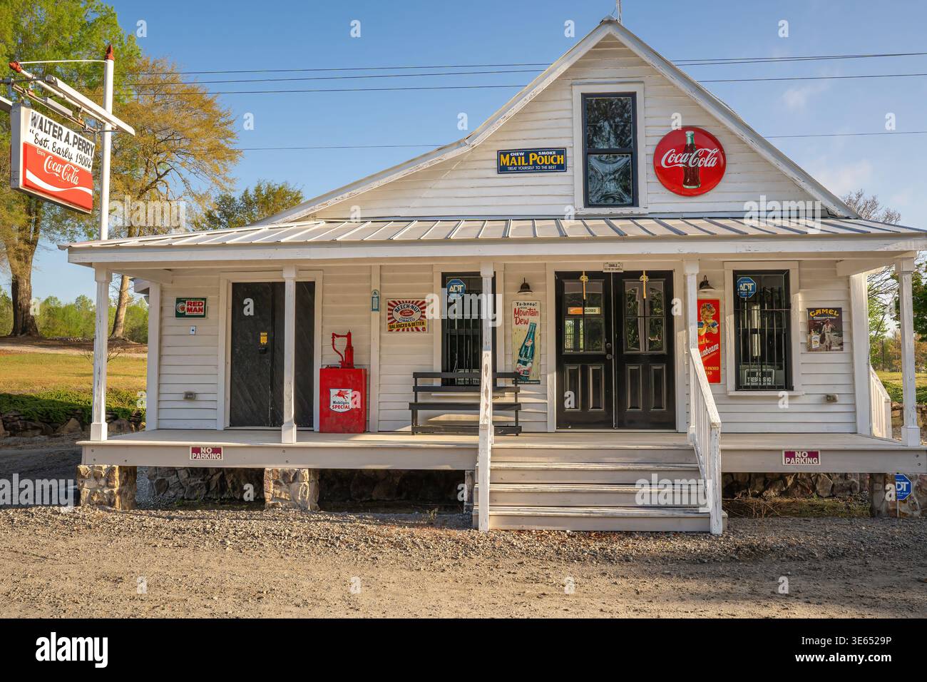 Zebulon NC : Walter Perry General Store sur Lizard Lick Road, un magasin rural restauré du début des années 1900 servant à l'origine la communauté agricole locale. Banque D'Images