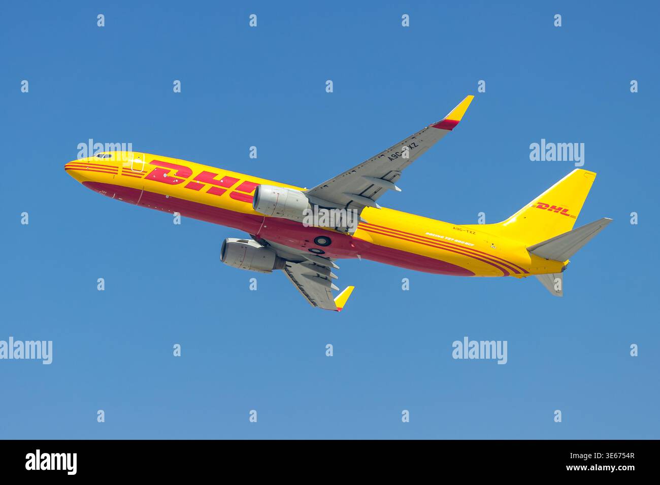Dubaï, Émirats arabes Unis - 21 février 2026 : Boeing 737-800 BCF de DHL Texel Air à l'aéroport de Dubaï aux Émirats arabes Unis. Banque D'Images