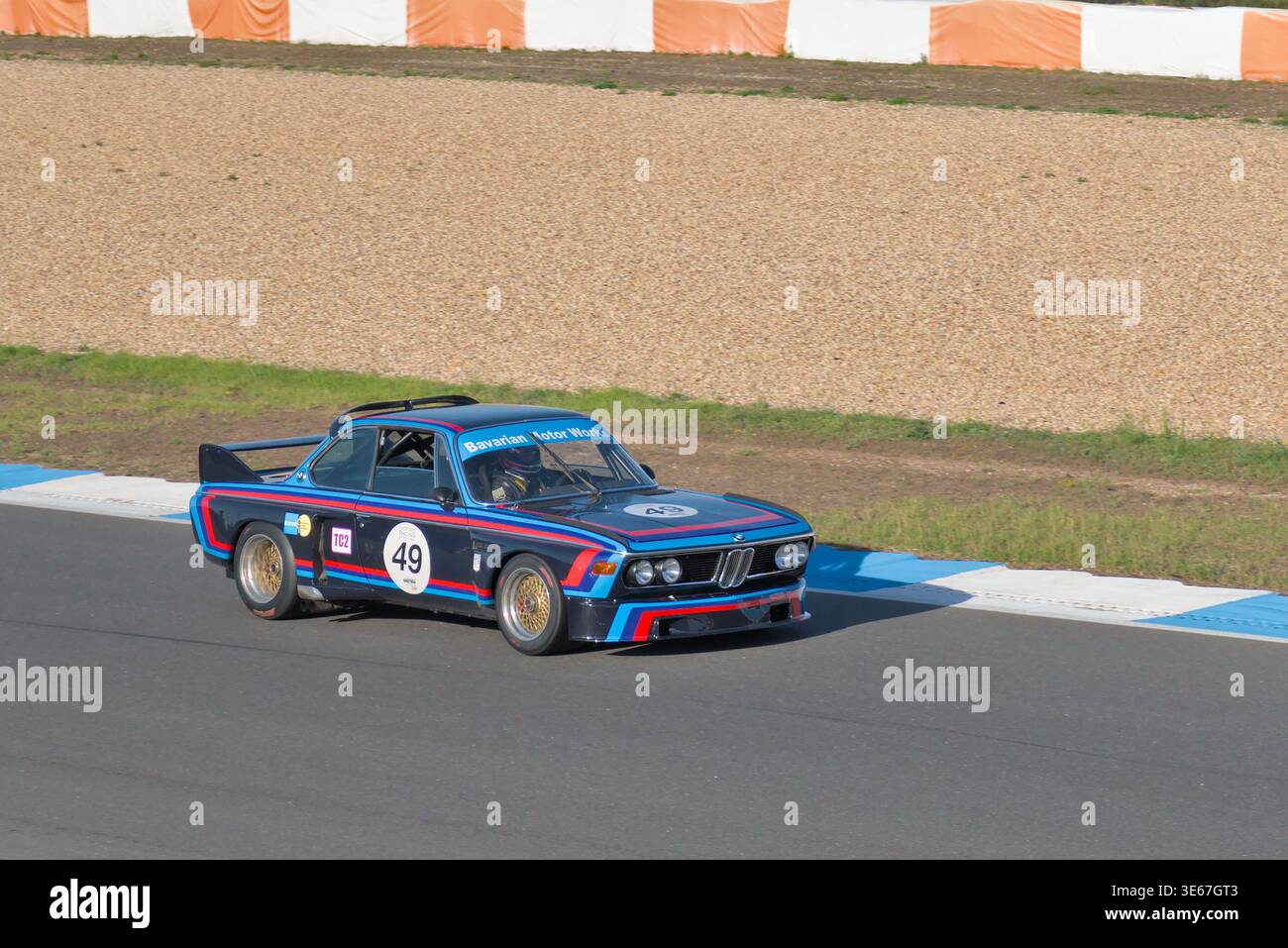 La BMW 3,0 CSL #49 repousse les limites. Classic 1975 German Engineering chargeant à travers l'Estoril Back tout droit Banque D'Images