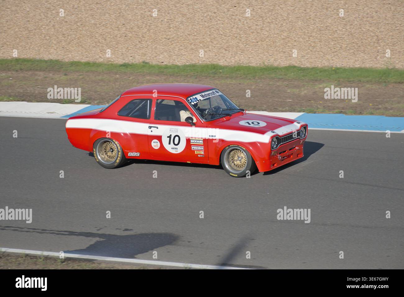 Petit mais puissant ! La Ford Escort I RS 1600 de Peter Vögele s’attaque à l’arrière tout droit à la vitesse maximale Banque D'Images