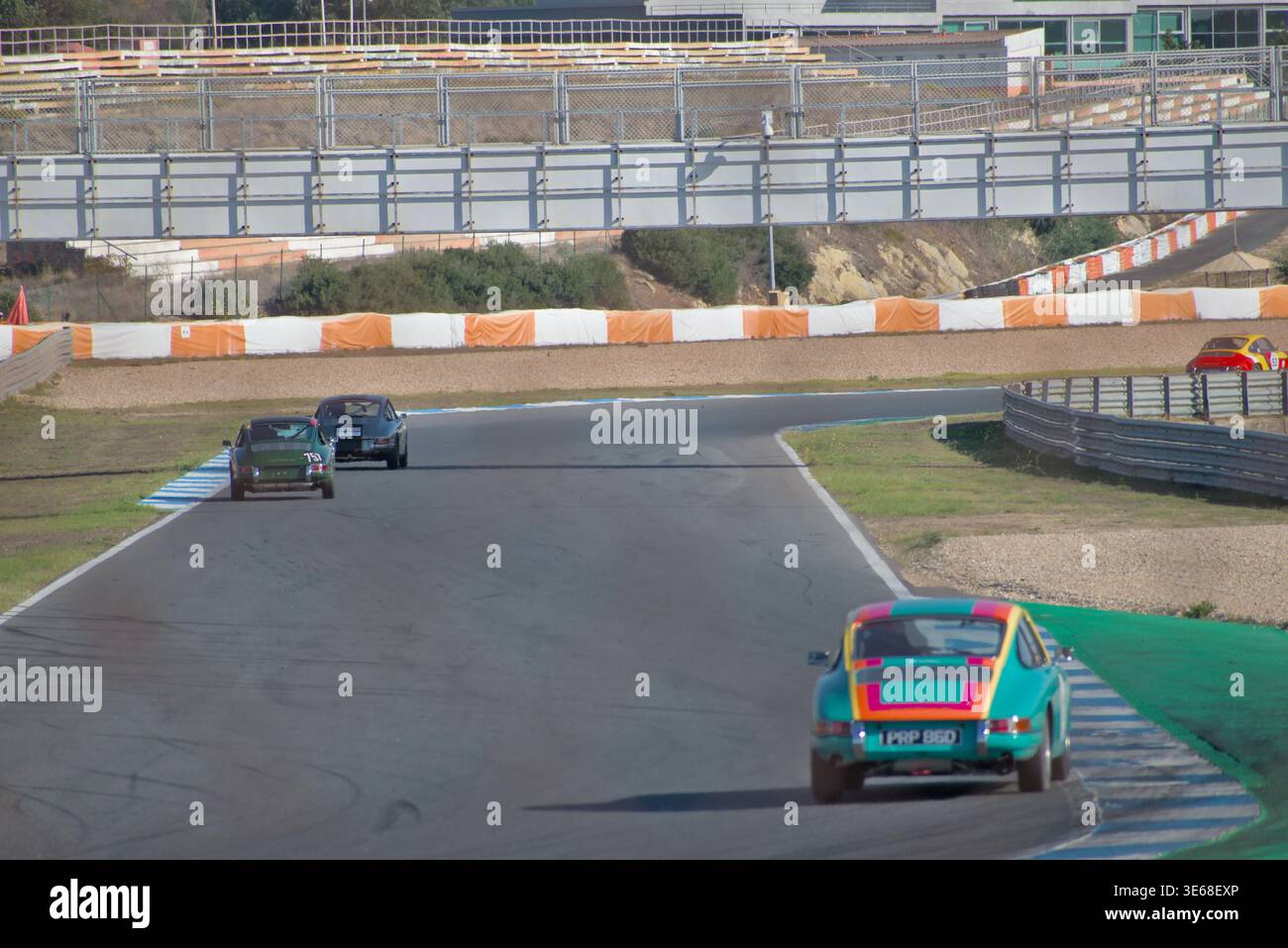 Porsche 911 2.0L Pack chasse ! Sortie de la courbe VIP et charge vers l'arrière tout droit à Estoril. 🏎️💨 Banque D'Images