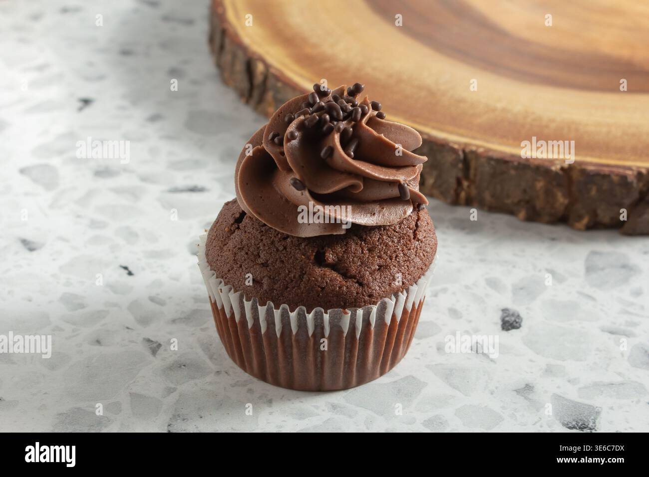 Vue sur un cupcake au chocolat. Banque D'Images