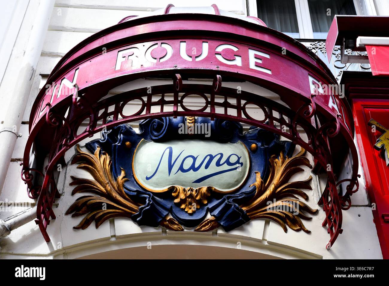 Entrée des artistes Moiloin rouge rue Lepic - Paris - France Banque D'Images