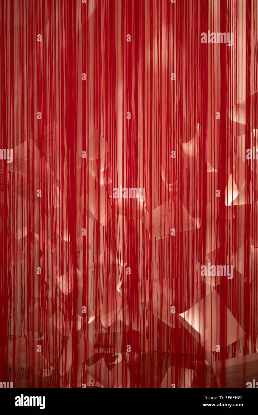 Londres, Royaume-Uni. Installation de Chiharu Shiota à Hayward Gallery, Southbank Centre Banque D'Images