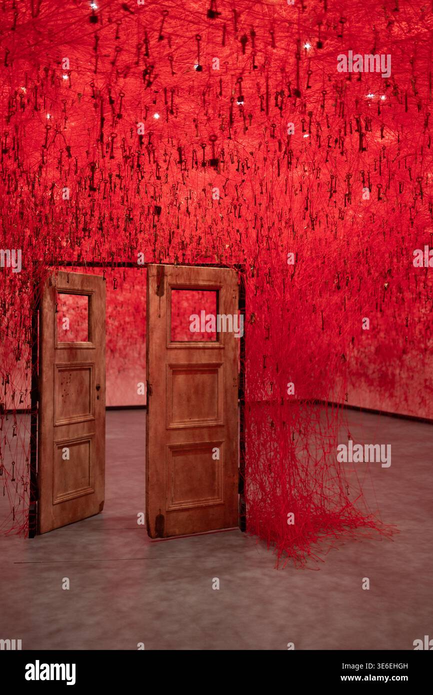 Londres, Royaume-Uni. Installation de Chiharu Shiota à Hayward Gallery, Southbank Centre Banque D'Images