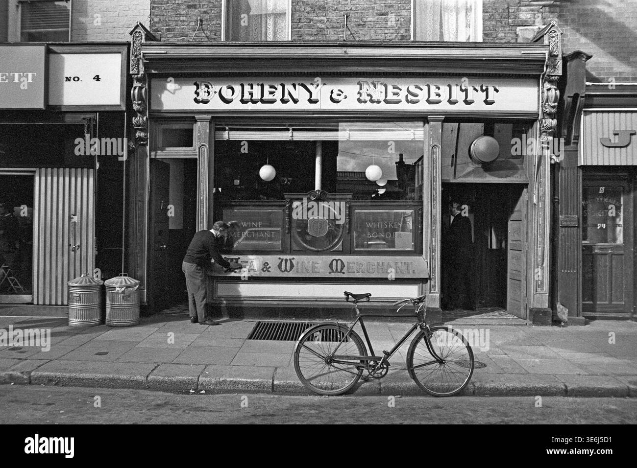 Boutique de spiritueux sur Merrion Row, Dublin, Irlande. 1972 crédit : Tom Kennedy/Photo12 Banque D'Images