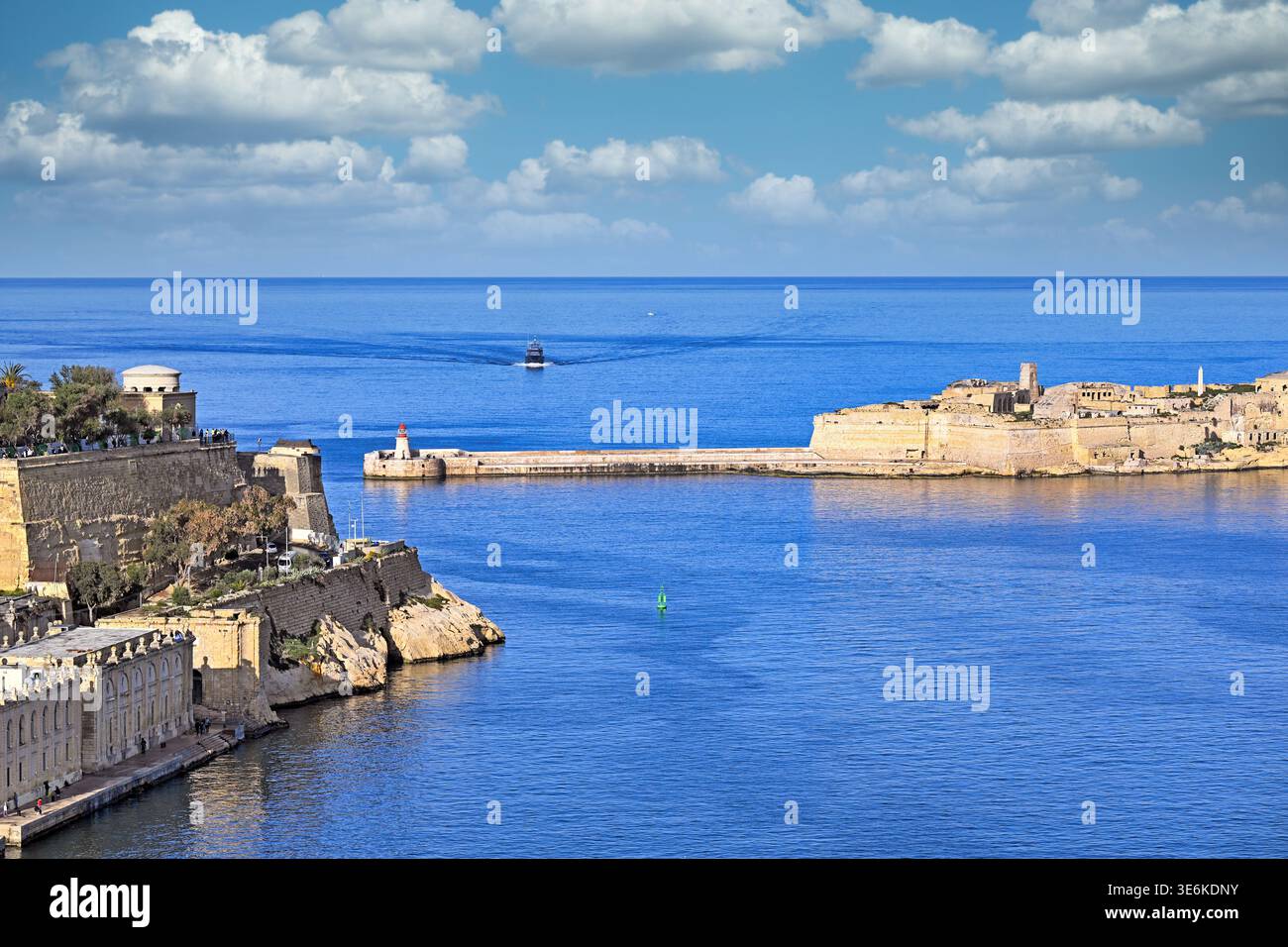 Une vue panoramique grand angle de l'entrée du Grand Port à Malte, vue depuis les bastions de la Valette. L'image met en évidence le Grand Harbour East Br Banque D'Images