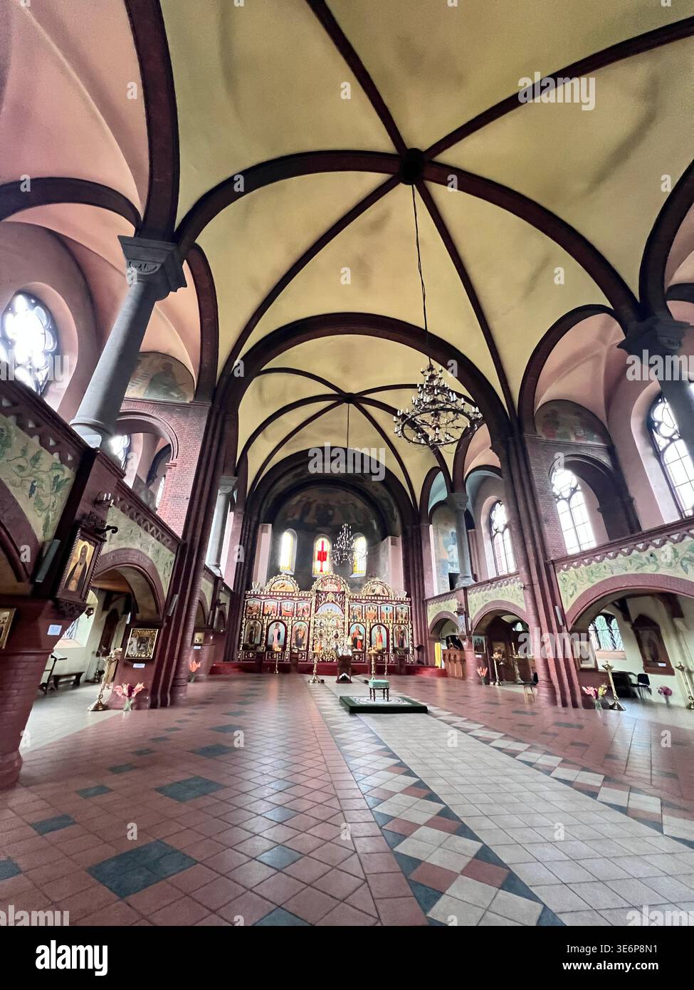 Intérieur de l'église de nouveaux Bruno de Querfurt à Tchernyakhovsk, oblast de Kaliningrad, Russie. - Image de stock capturée avec un smartphone