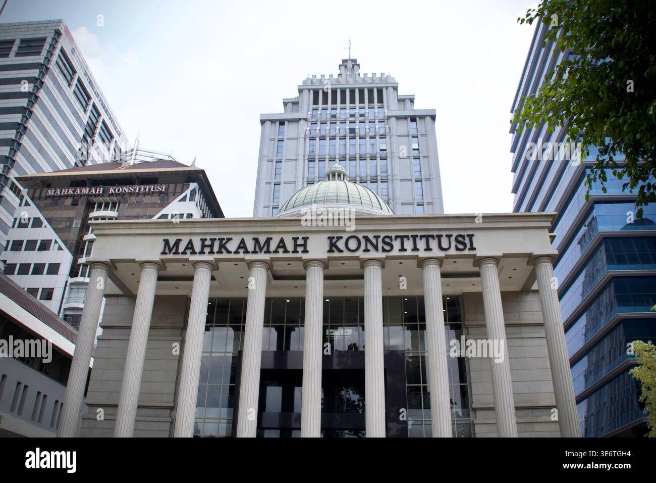 Le bâtiment de la Cour constitutionnelle est vu à Jakarta, Indonésie, le 8 avril 2026. Banque D'Images