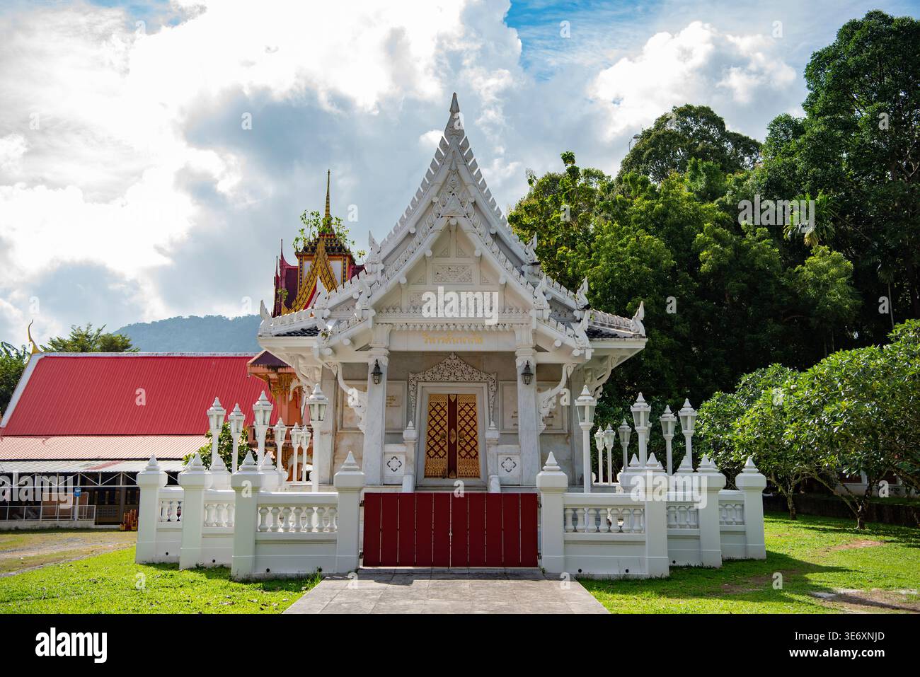 Wat Kathu dans la ville de Kathu sur Phuket isalnd en Thaïlande. Thaïlande, Phuket, 28 octobre 2025 Banque D'Images