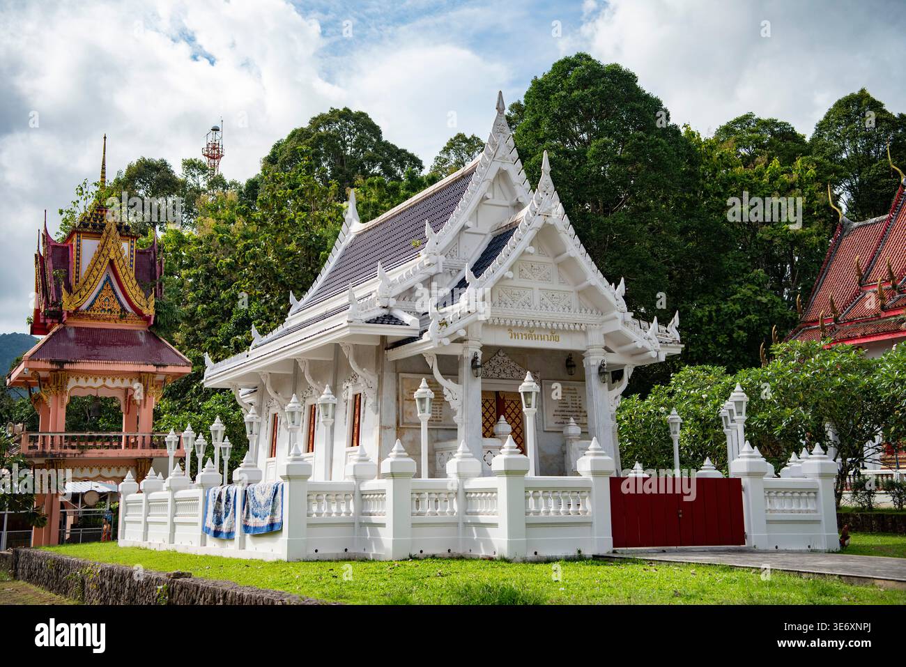 Wat Kathu dans la ville de Kathu sur Phuket isalnd en Thaïlande. Thaïlande, Phuket, 28 octobre 2025 Banque D'Images