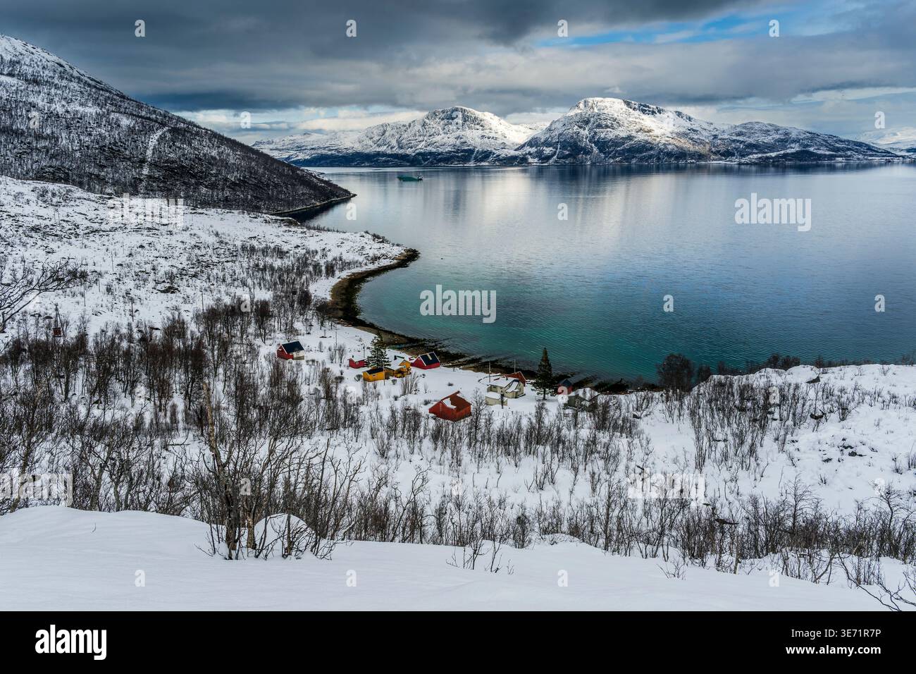 Vue panoramique du fjord Kaldfjorden, Troms, Norvège Banque D'Images