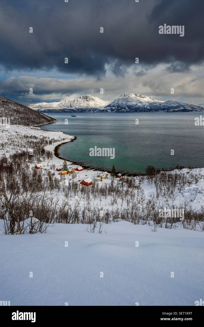 Vue panoramique du fjord Kaldfjorden, Troms, Norvège Banque D'Images