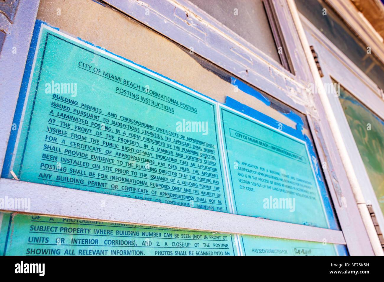 Miami Beach Floride, ville de Miami Beach avis d'affichage informatif, panneau de permis de construire, documents de permis de construire, affichage de documents officiels, inst Banque D'Images