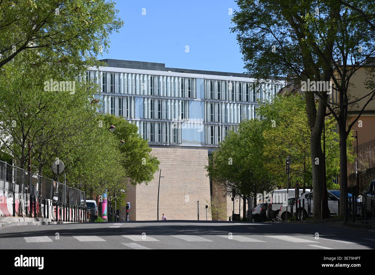 Palais de Justice moderniste ou contemporain (achevé en 2023) par Marc Barani encadré par Urban Trees Aix-en-Provence Provence France Banque D'Images